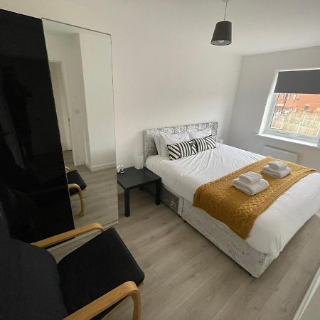 מנצ'סטר Modern Room With Huge Bed - Walk To City Centre! מראה חיצוני תמונה